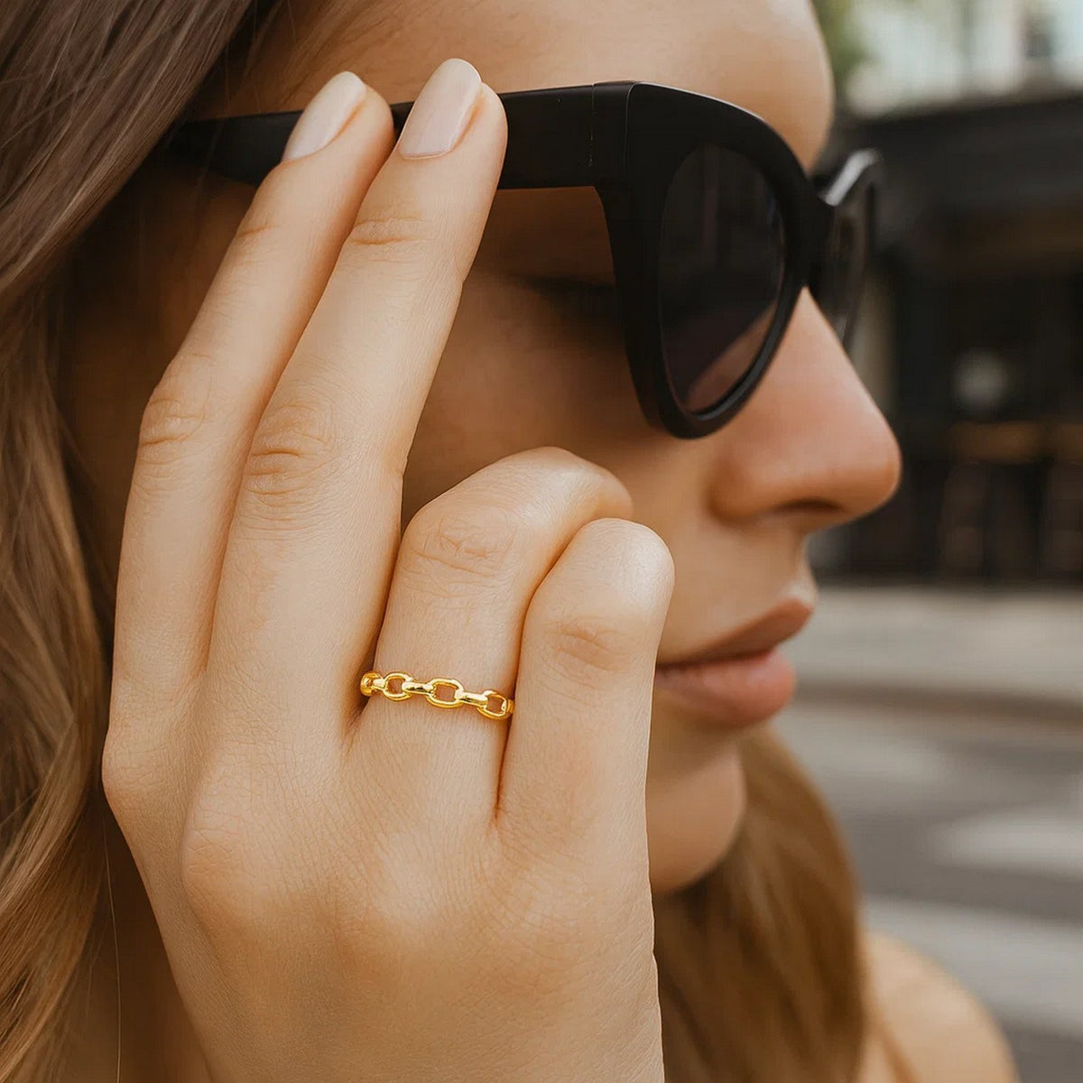 14K yellow gold stackable ring detail, oval link motif