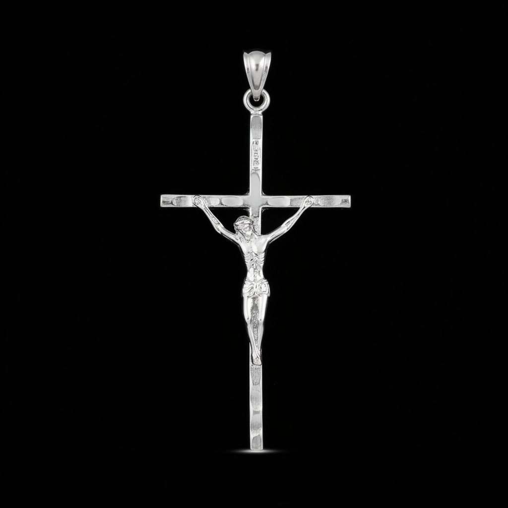 925 sterling silver pendant with detail, rhodium plated finish